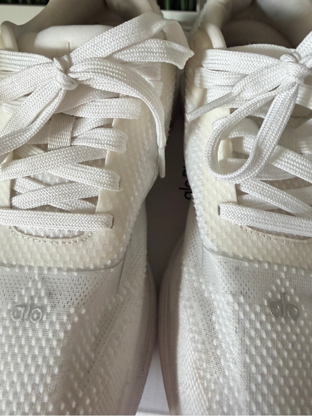 ALO Runner - White/White 7.5M/9W pre-owned - Picture 3 of 3